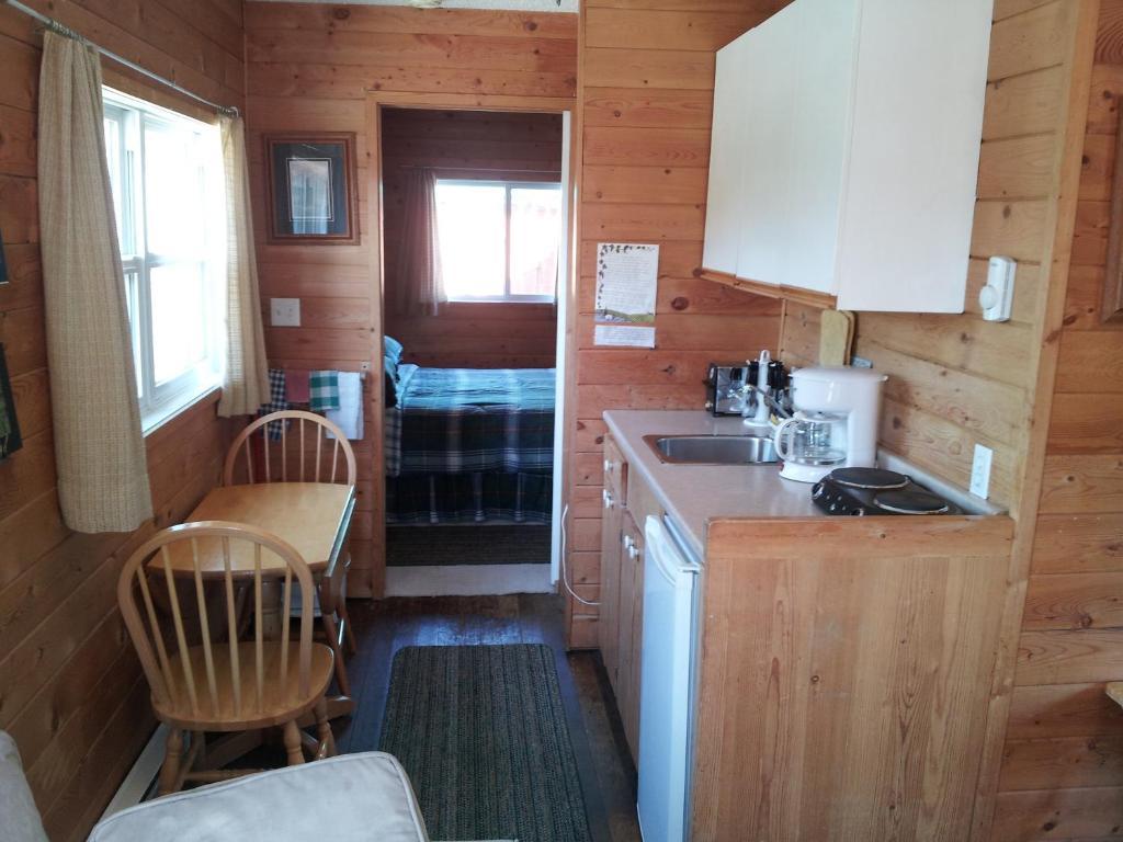 Steamboat Mountain Chalets Hotel Spillimacheen Bilik gambar