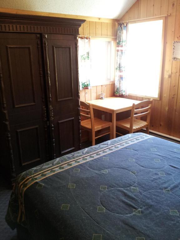 Steamboat Mountain Chalets Hotel Spillimacheen Bilik gambar