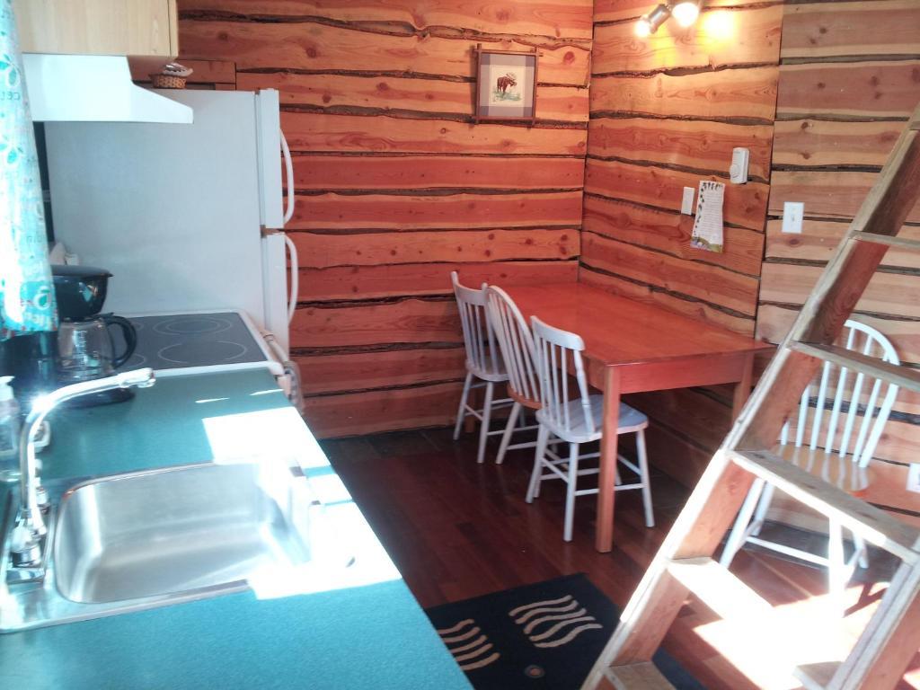Steamboat Mountain Chalets Hotel Spillimacheen Bilik gambar