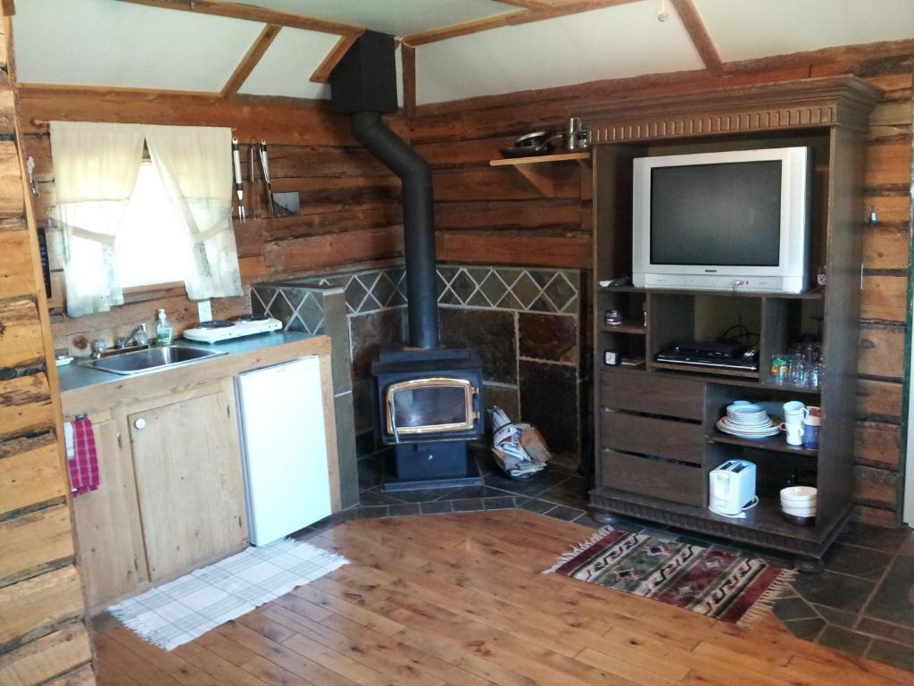 Steamboat Mountain Chalets Hotel Spillimacheen Bilik gambar