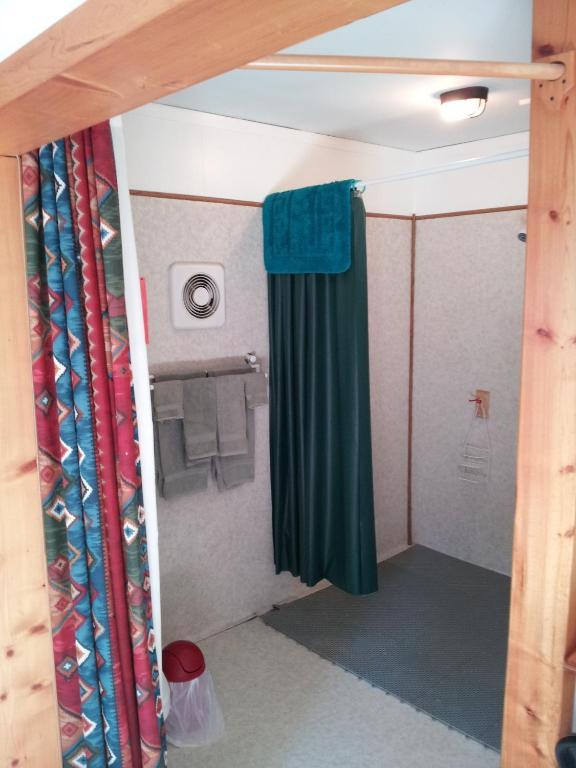 Steamboat Mountain Chalets Hotel Spillimacheen Bilik gambar