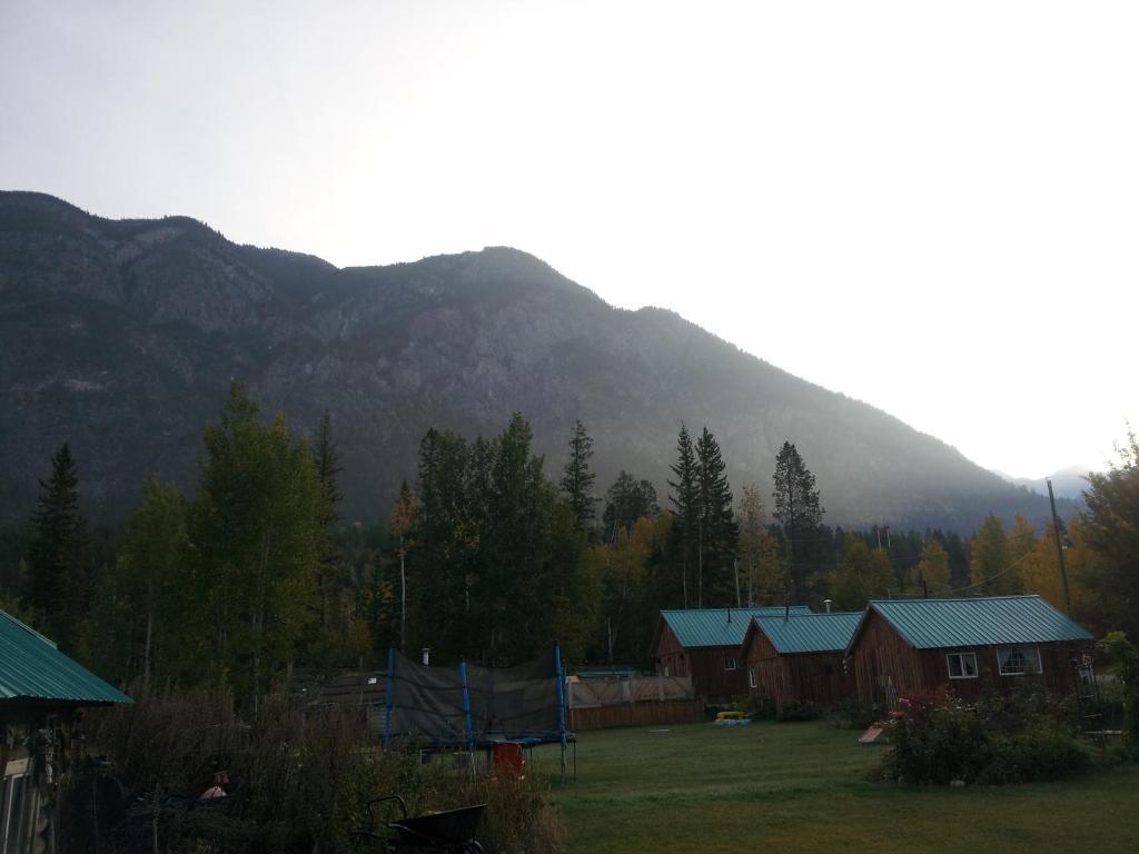 Steamboat Mountain Chalets Hotel Spillimacheen Luaran gambar